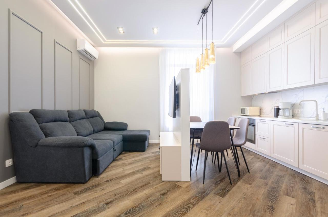 Petrovdom Ж38 In Luxury Apartments At 68 Zhylyanska Street,38 Perlyna Kijev Kültér fotó